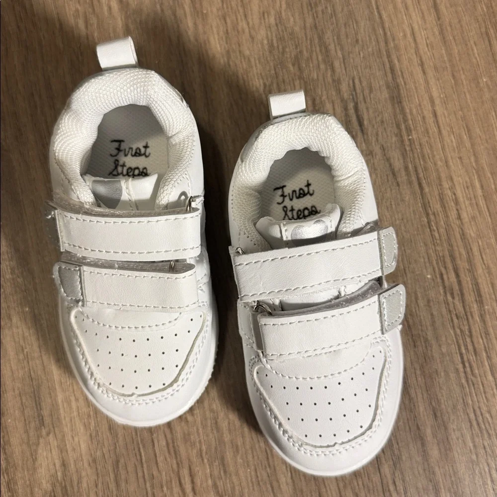 First Steps Baby girl Sneakers size‎ 4 with hook and loop Straps bright white